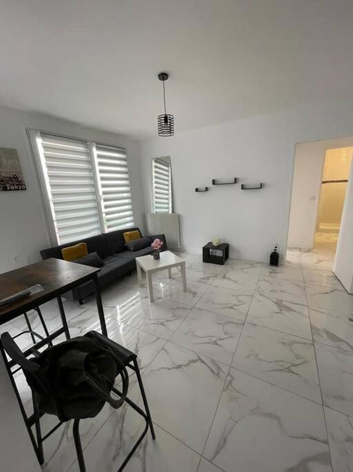 Appartement 2 Pieces, Salon Et Chambre, 44M2 Refait A Neuf Кліші Екстер'єр фото