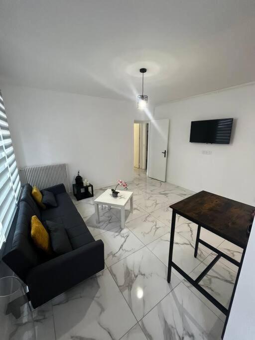 Appartement 2 Pieces, Salon Et Chambre, 44M2 Refait A Neuf Кліші Екстер'єр фото