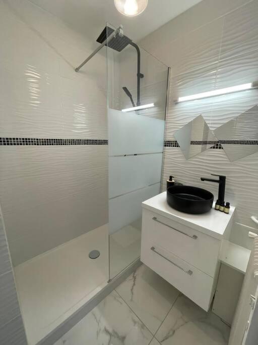 Appartement 2 Pieces, Salon Et Chambre, 44M2 Refait A Neuf Кліші Екстер'єр фото