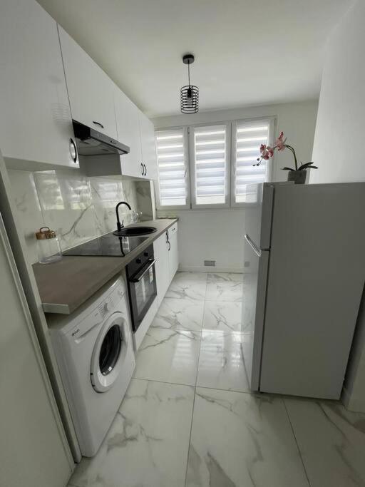 Appartement 2 Pieces, Salon Et Chambre, 44M2 Refait A Neuf Кліші Екстер'єр фото